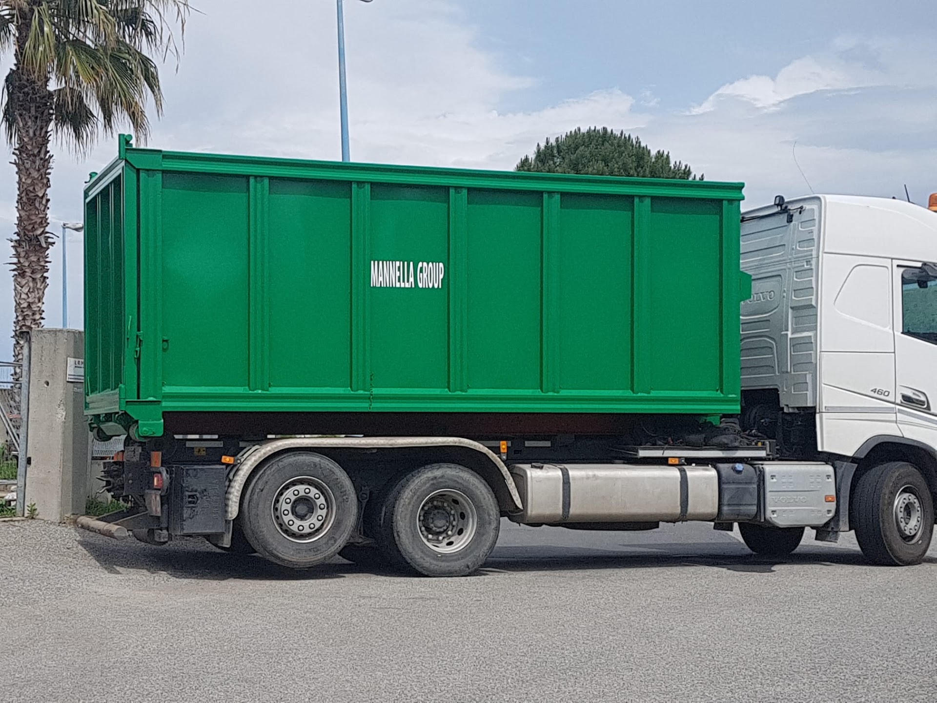 Cassone scarrabile Mannella Group a servizio di privati e imprese